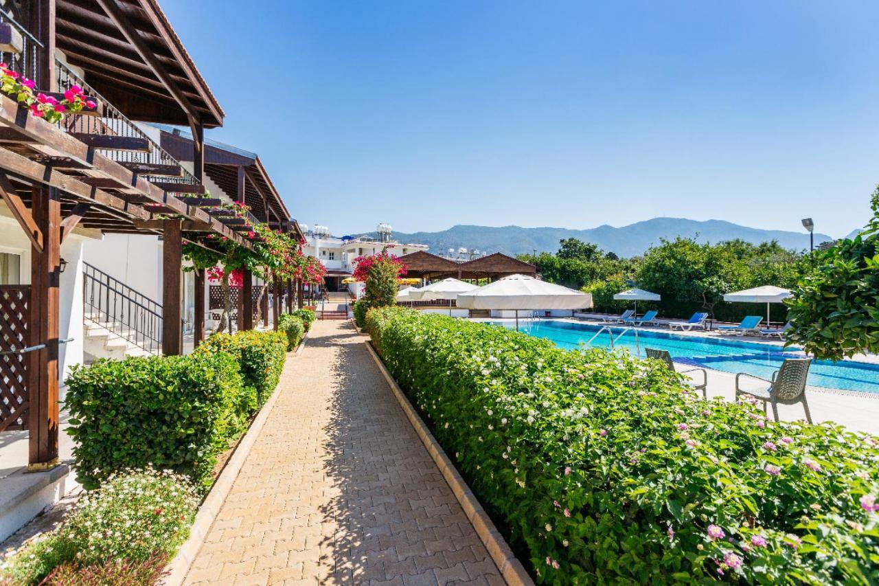Citrus Tree Gardens Hotel Karavas  Bagian luar foto